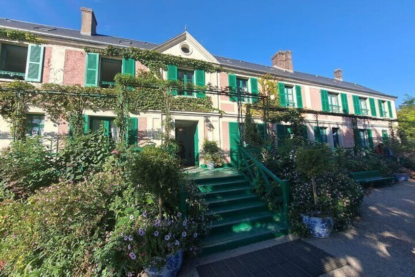 Giverny Half Day Guided Trip with Monet's House & Gardens from Paris by minivan