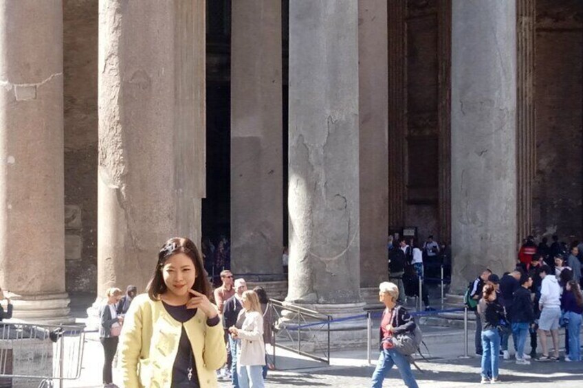 Happy Customer at the Pantheon