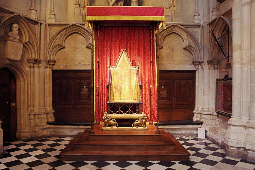 Priority Access Westminster Abbey Tour & Refreshments in Medieval Cellarium