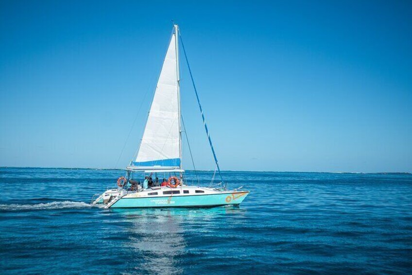 Full Day Catamaran cruise to Ilot Gabriel with lunch & Drinks