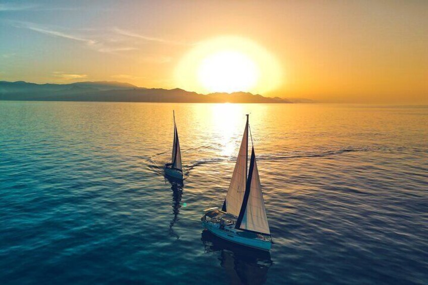 Private Sailing Trip to Dia Island with Lunch & Water Activities