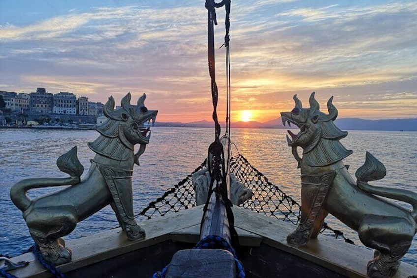 Minicruise around the coastline of Corfu Town with Pirate ship 75 min