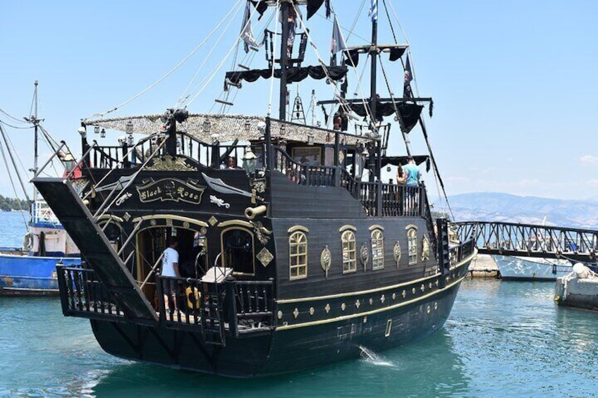 Minicruise around the coastline of Corfu Town with Pirate ship 75 min