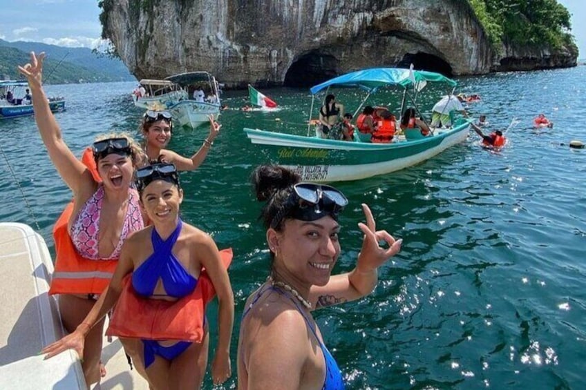 Boat and Snorkel Tour to 5 Islands of Los Arcos