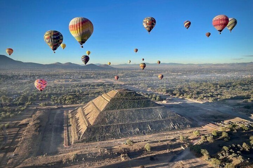 Balloon Flight with Breakfast in Natural Cave and Transportation