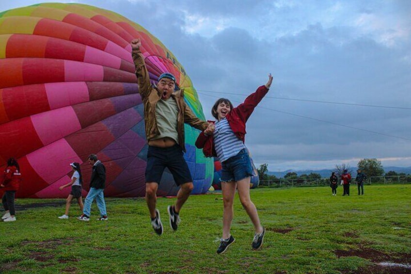 Mexico City Balloon Flight+Breakfast in Cave+Transportation