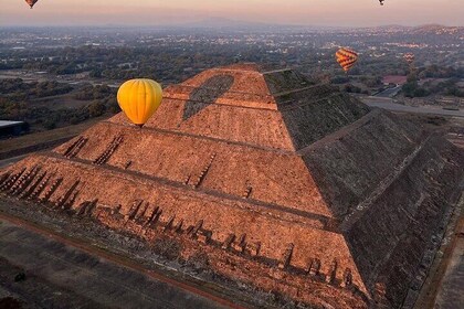 メキシコシティの気球飛行、洞窟での朝食と交通機関