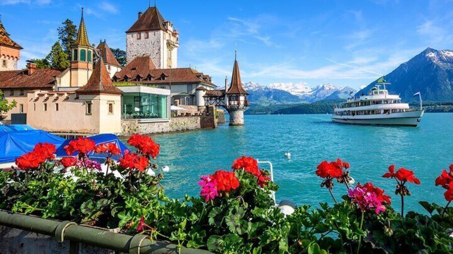 Lake Thun and Lake Brienz Day Pass for Lake Boat Cruise