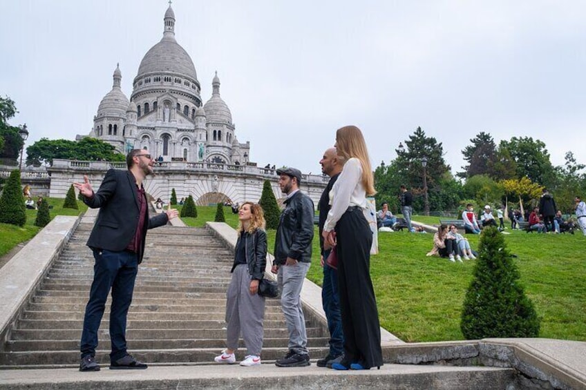 Montmartre Private Walking Tour: Famous Artists and Cabarets