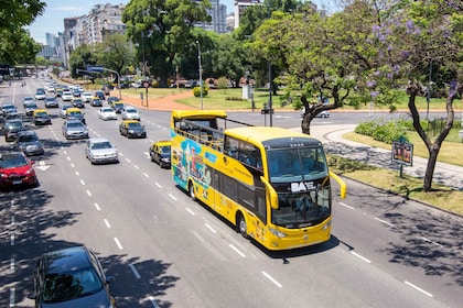 Buenos Aires: Hop-On Hop-Off Bus met audiogids & stadspas