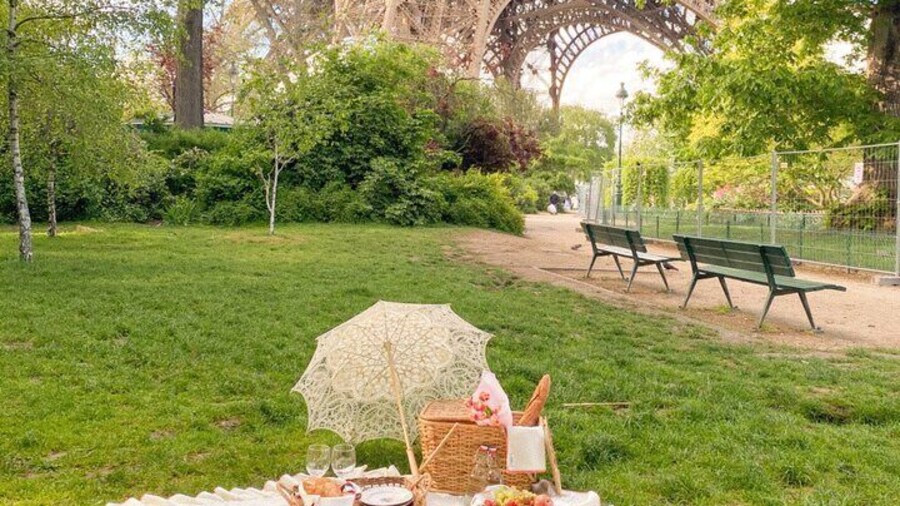 Parisian Romantic Picnic
