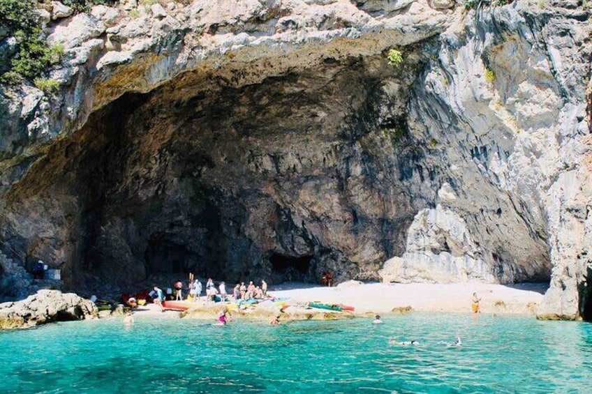 Betina Cave