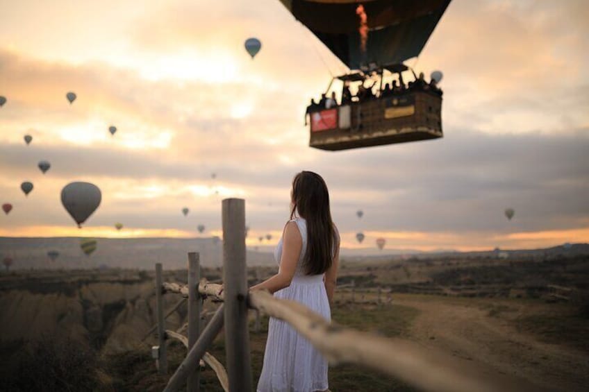 Professional Photo Shoot with Hot Air Balloons in Cappadocia