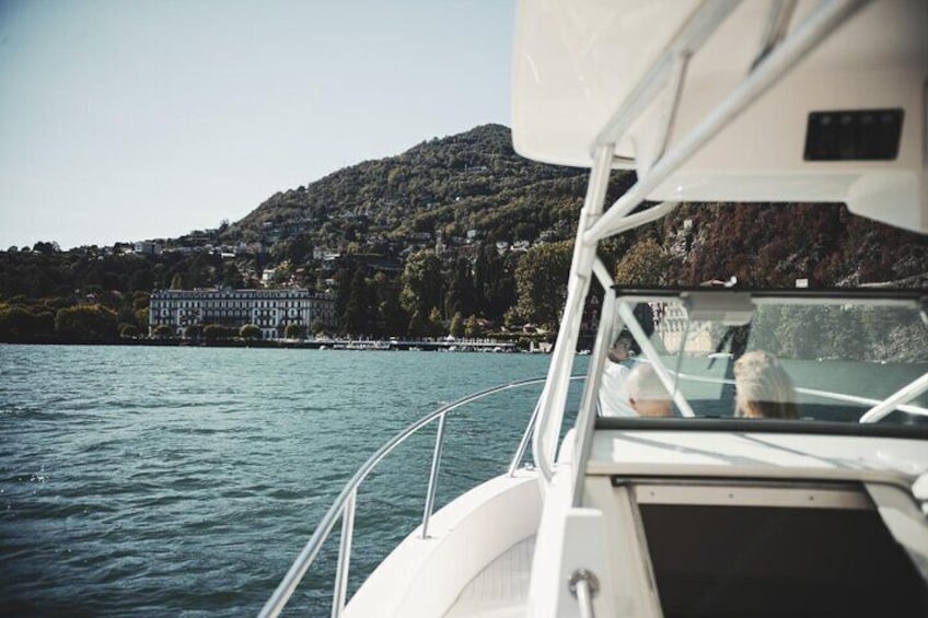 4H Private Boat Tour with Captain on Lake Como 10pax