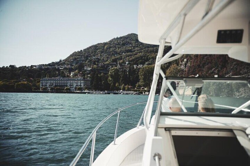 4H Private Boat Tour with Captain on Lake Como 10pax