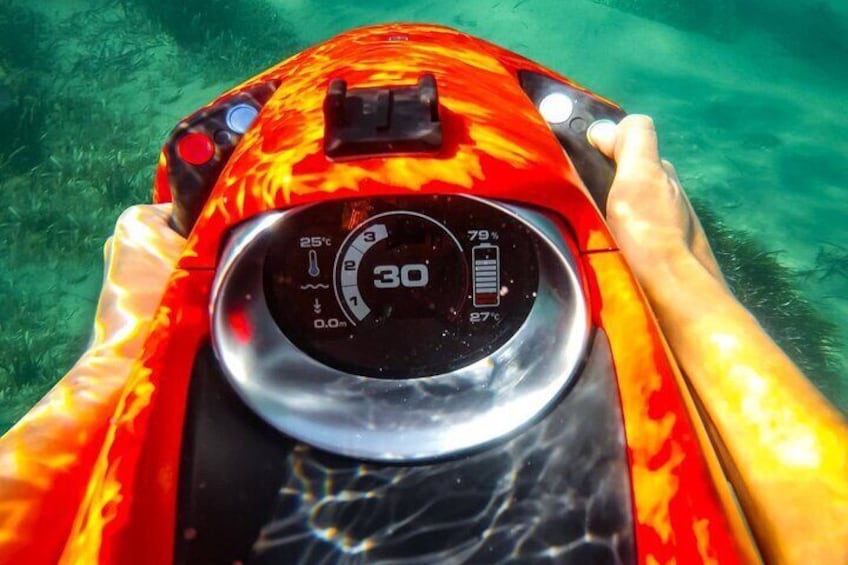 Dial of an underwater scooter for intuitive piloting