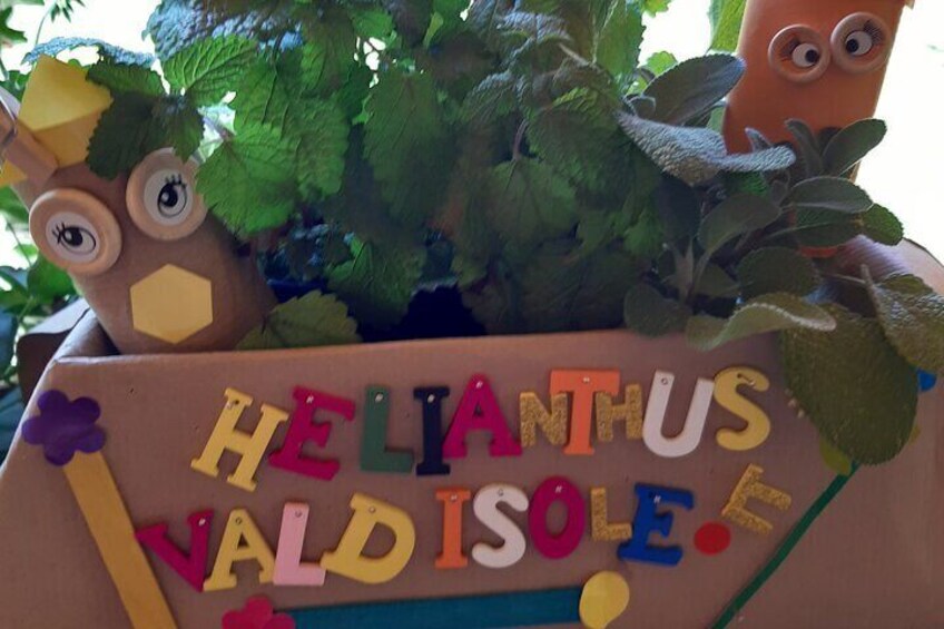 We decorate the box