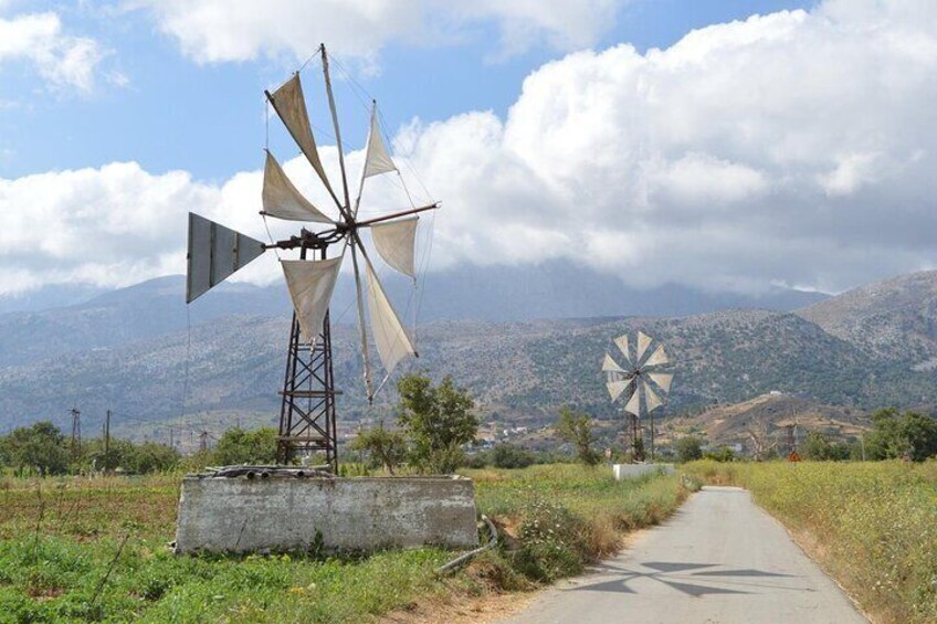 Day Trip to Knossos, Lasithi Plateau and Cave of Zeus with Lunch