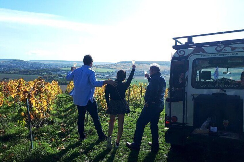 Walk and champagne tasting in Safari mode