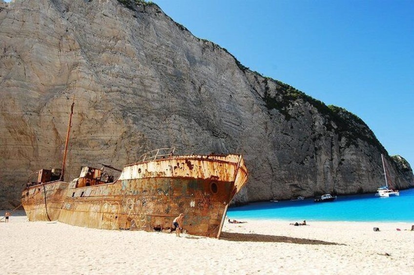Shipwreck and Blue Caves-7.5m Private Speedboat Tour (up to 8pax)