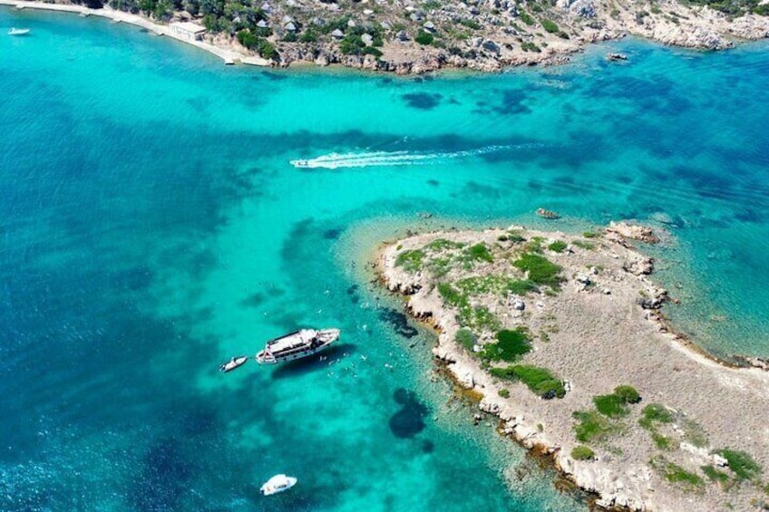 7-Hour Motorboat Tour of La Maddalena Archipelago