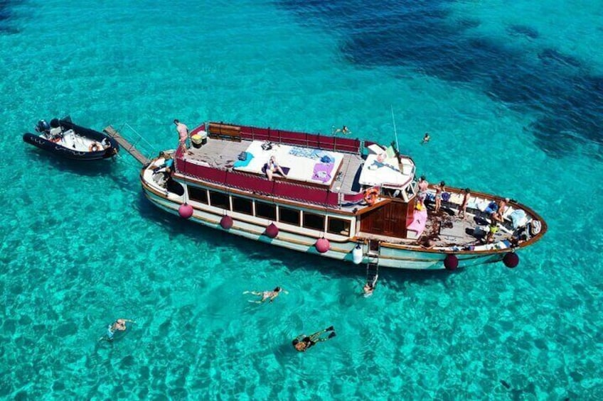 7-Hour Motorboat Tour of La Maddalena Archipelago