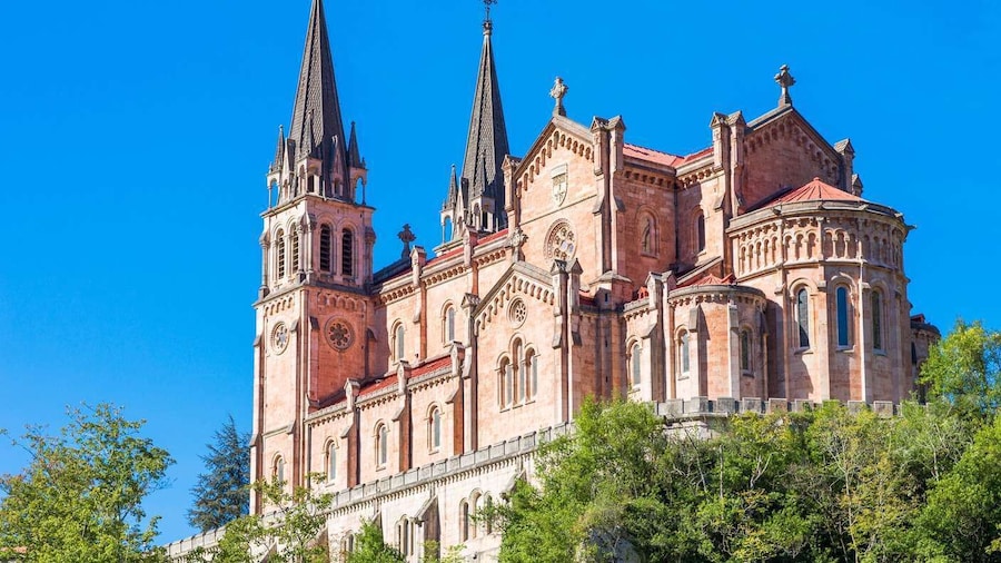 From Gijón: Covadonga, Cangas de Onís, and Lastres Day Trip