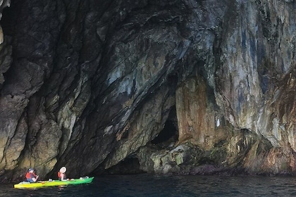 Amalfi Coast Kayak & Snorkeling Tour to the Pandora's Cave