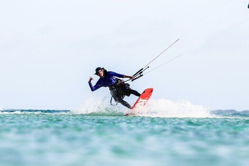 KITESURF :ONE on ONE Lesson.
Choose a private lesson with me if you want to improve fast. It is for all skill levels specifically designed to meet your individual goals. Suitable also for kids 
