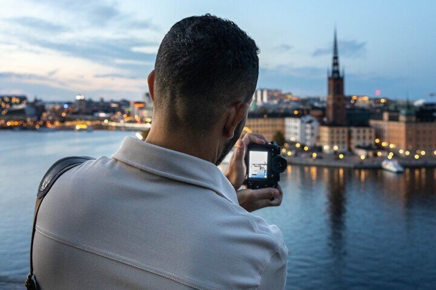 2-Hour Photo Walk in Stockholm by Night