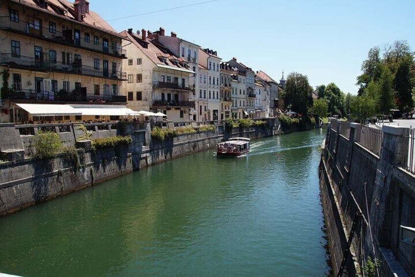 Private Guided Tour in Ljubljana and Bled Lake from Zagreb