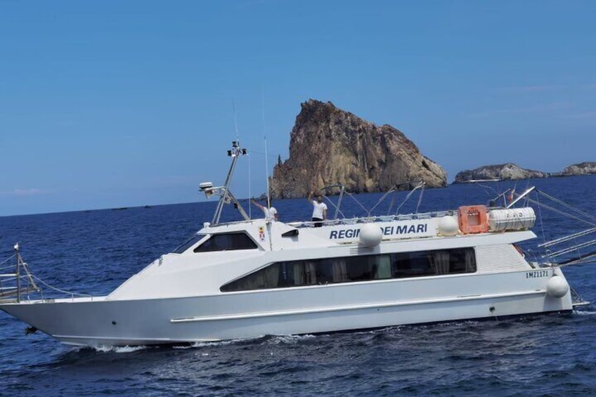Guided day by boat to Panarea and Stromboli from Lipari