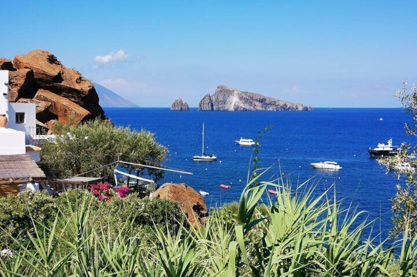 Guided day by boat to Panarea and Stromboli from Lipari