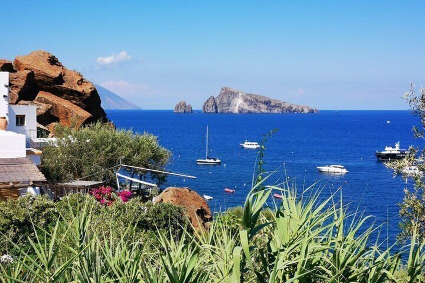 Guided day by boat to Panarea and Stromboli from Lipari