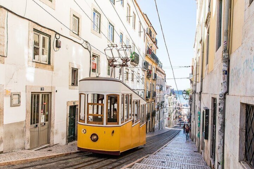 2-Hour Private Tuk Tuk Tour in Lisbon
