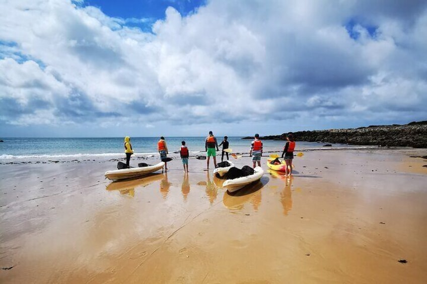 Initial kayak safety training on Praia da Ingrina