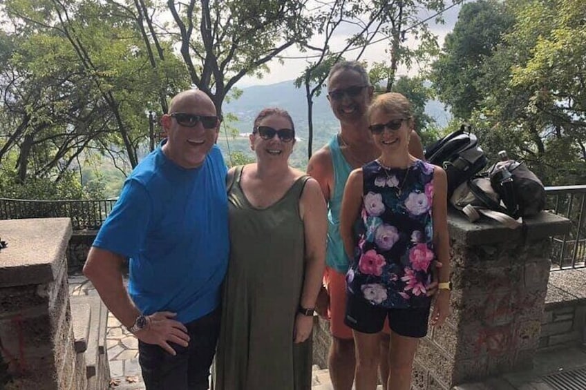 Such a pleasure meeting those two couples!