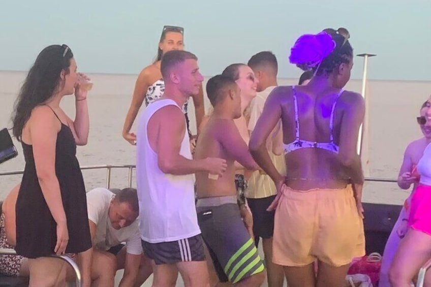 80's 90's Music Dance evening Cruise with Snacks and Drinks