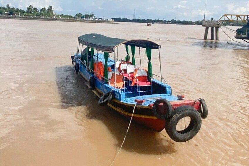 Mekong Delta Full Day Trip by Limousine - VIP Group Tour