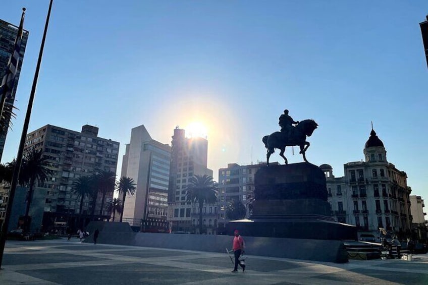 Walking Tour of the City of Montevideo