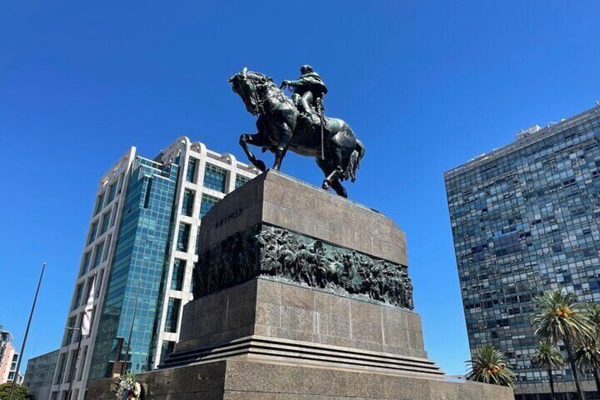 Walking Tour of the City of Montevideo