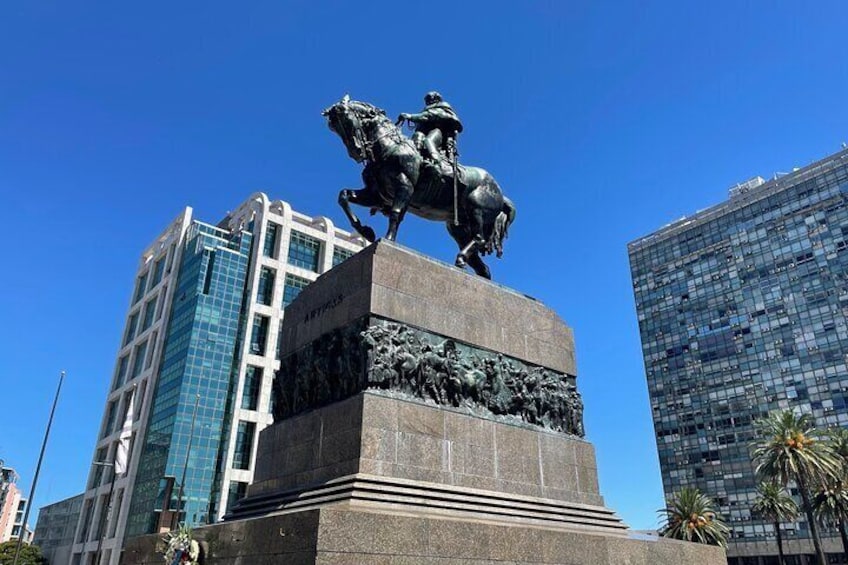 Walking Tour of the City of Montevideo