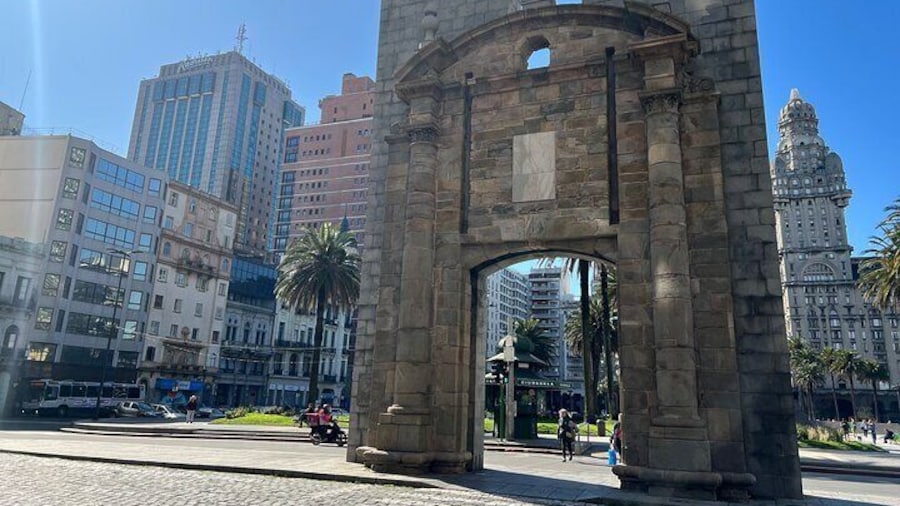 Walking Tour of the City of Montevideo