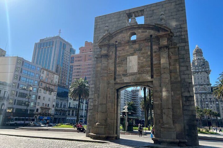 Walking Tour of the City of Montevideo