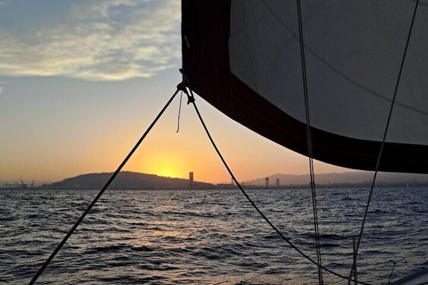 2 Hours Sailing Experience in Barcelona