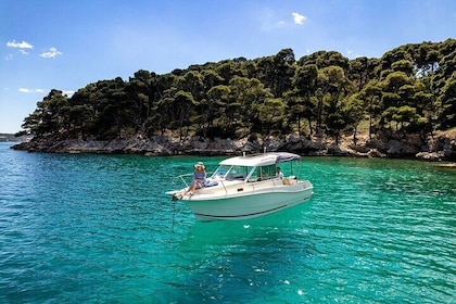Private Half Day Tour in Elaphite Islands by Merry Fisher