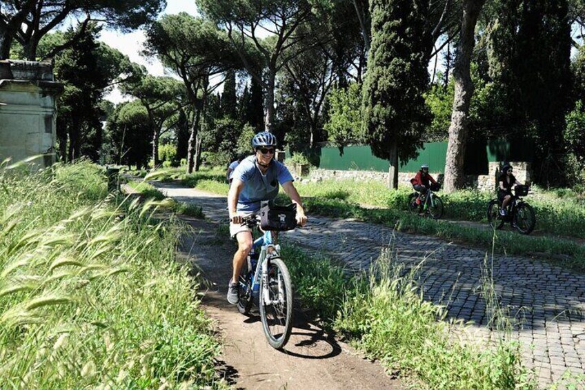 Cannondale E-Bike Tour: Appian Way, Catacombs and Aqueducts