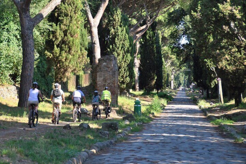 Appian Way, Catacombs and Aqueducts Park Tour with Top E-Bike