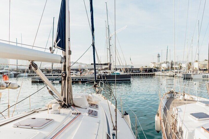 Sunset Cruise in Barcelona led by Local Captain – drinks & snacks