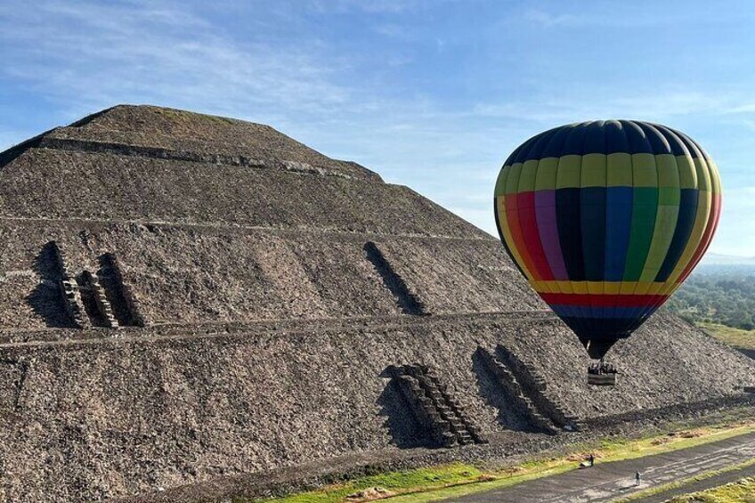 Balloon Flight and Teotihuacan Pyramids with private transportation